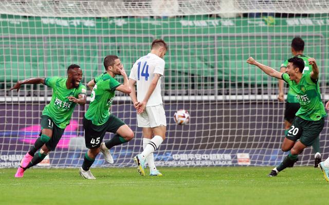 足球篮球-斯坦利变招造新工体首胜 国安拥趸：多亏了韩佳奇…