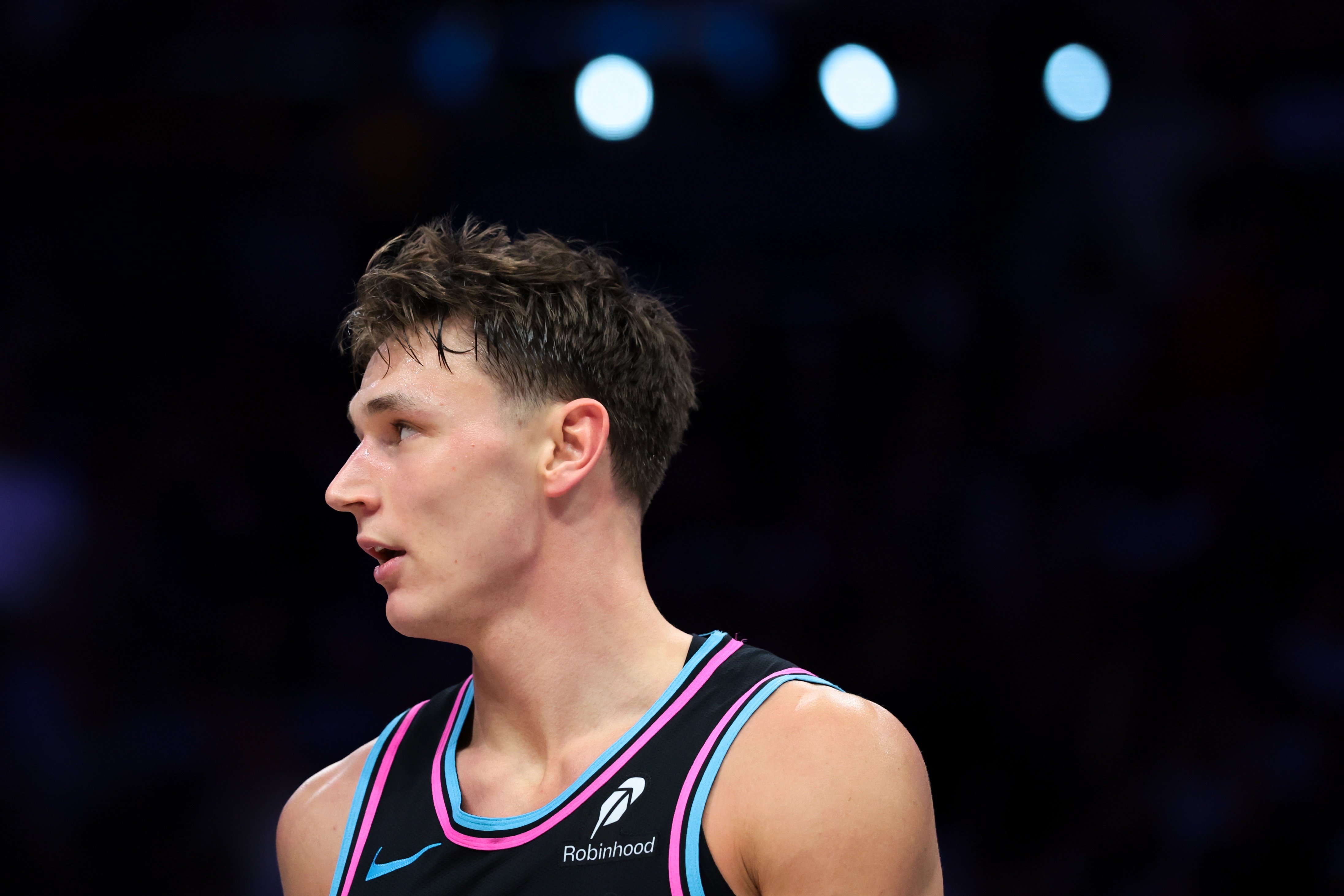 足球篮球-斯波：拉松一直在成长 攻防两端带来了冲击力他的能量很有感染力