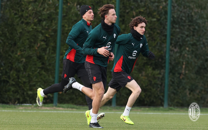 米兰未来队今日训练备战|AC米兰_新浪体育_新浪新闻