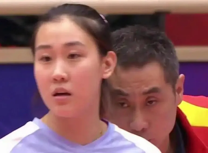 足球篮球-娜塔丽亚体力不支，天津女排憾负！教练组应多给新人机会|娜塔莉亚|江苏|队员|女排联赛|上海女排_新浪新闻